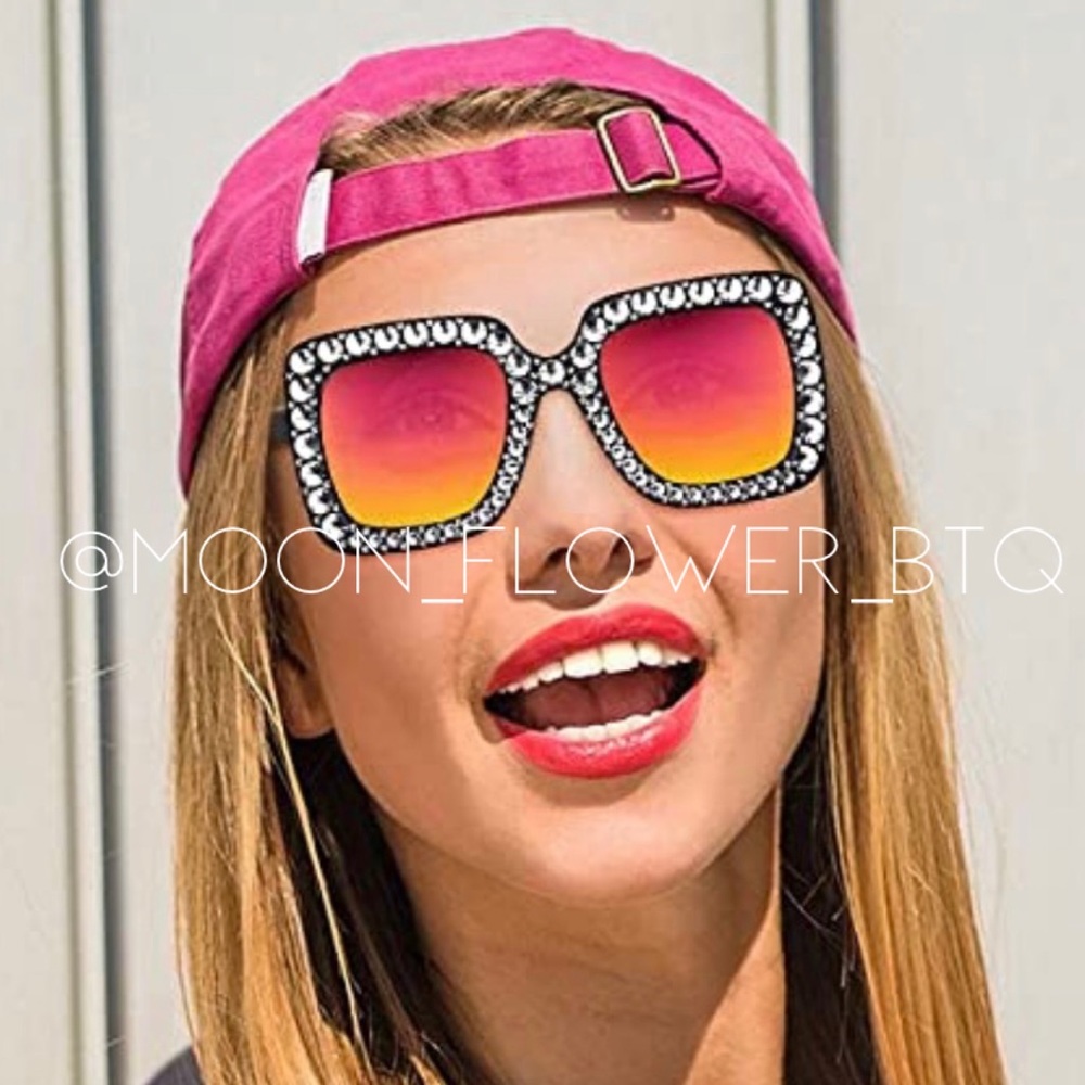 ❤️SOLD❤️ Oversized Square Fashion Sunglasses - Picture 2 of 5